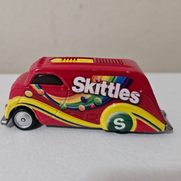 Mattel Hot Wheels Skittles Deco Delivery, Diecast Vehicle - Picture 3 of 5